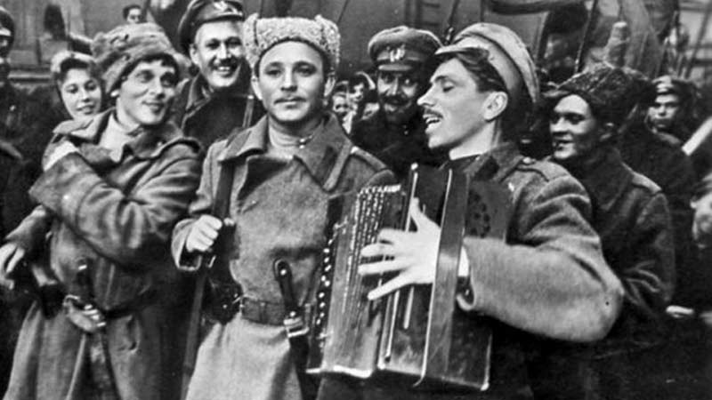 «Но новые песни придумала жизнь…»